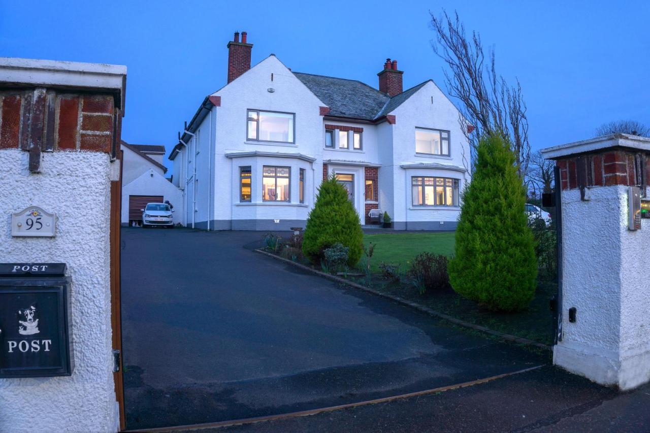 Hotel Larkhill House Portrush Esterno foto