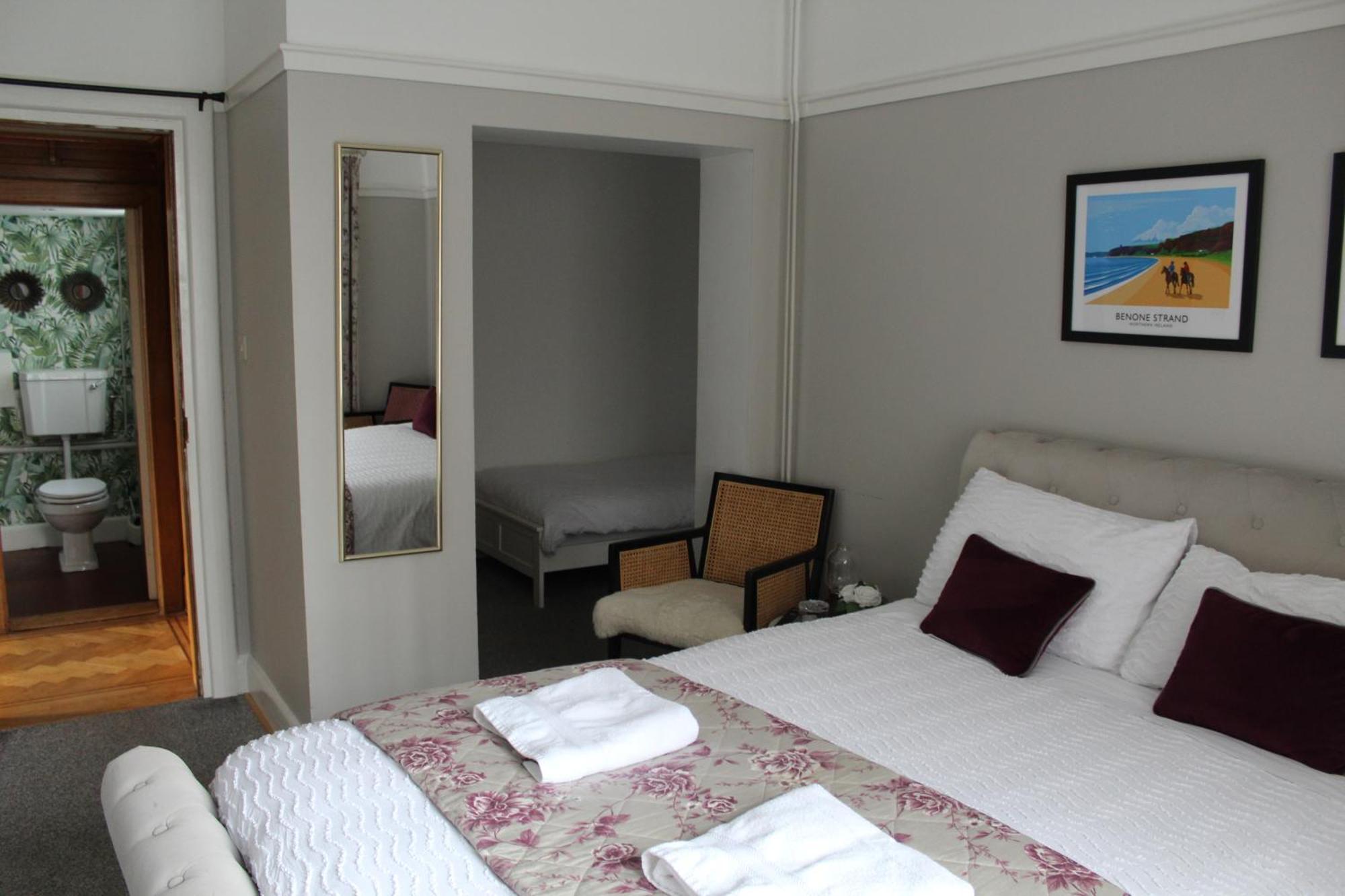 Hotel Larkhill House Portrush Esterno foto
